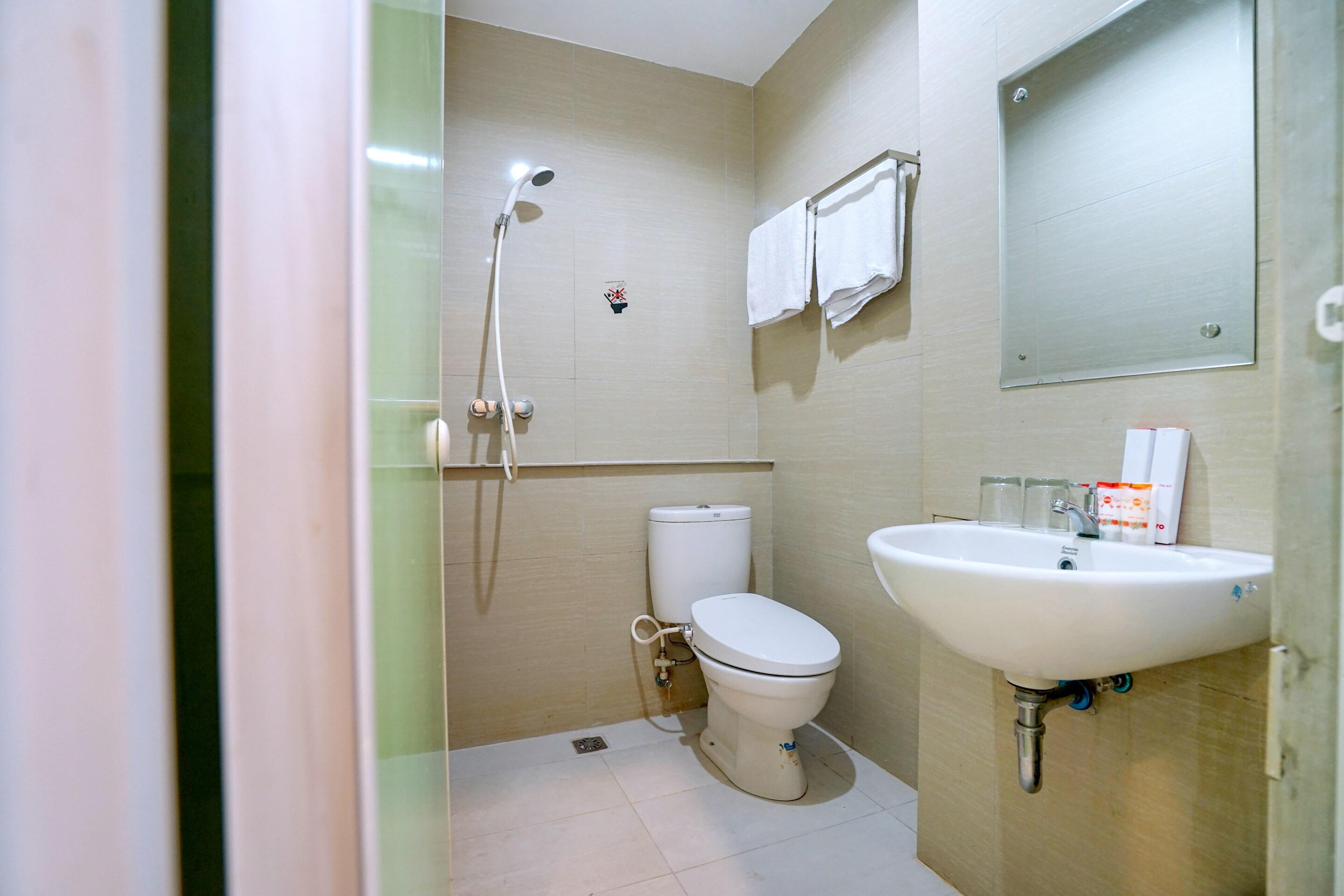 Oyo 251 The Maximus Inn Hotel Palembang Buitenkant foto
