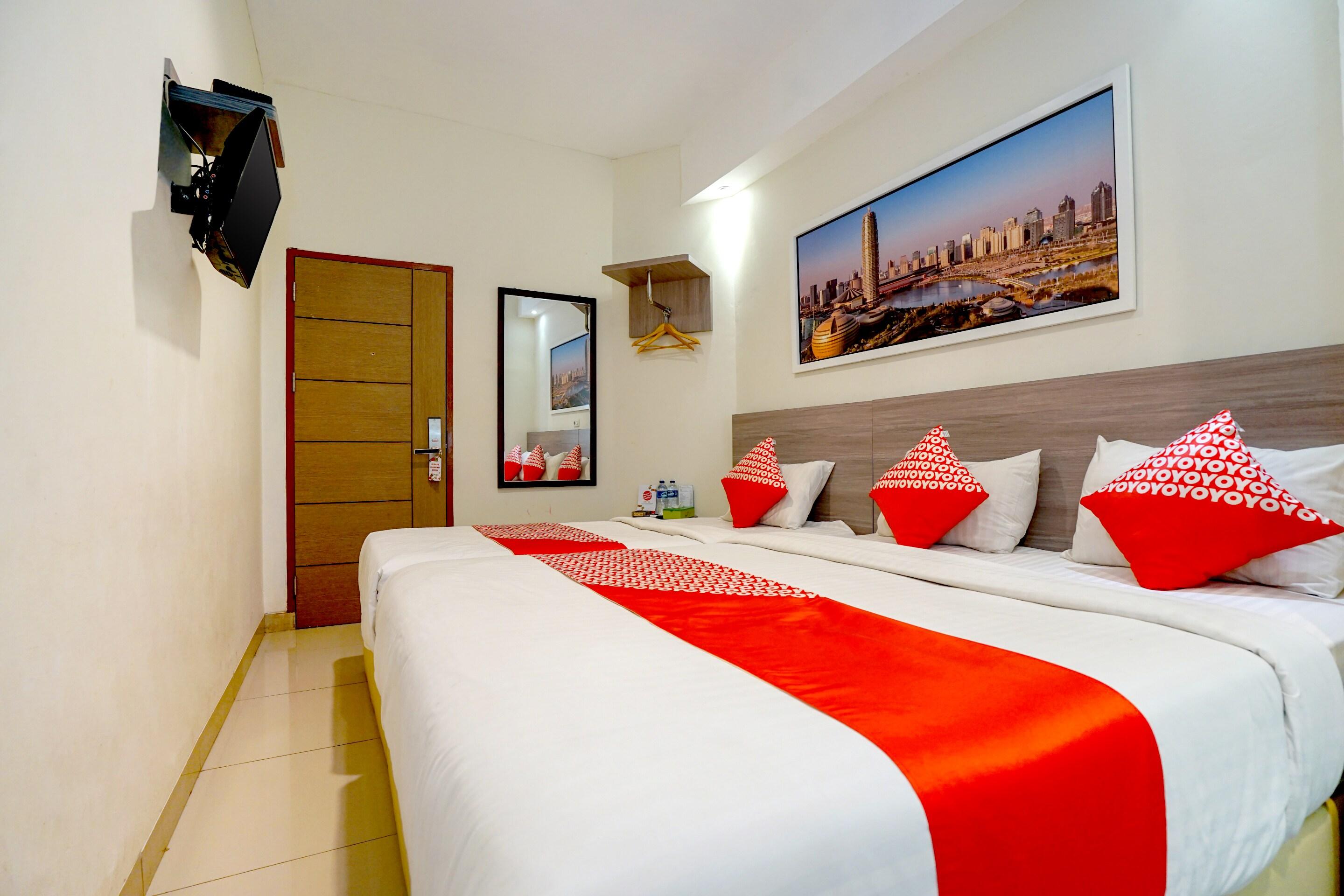 Oyo 251 The Maximus Inn Hotel Palembang Buitenkant foto