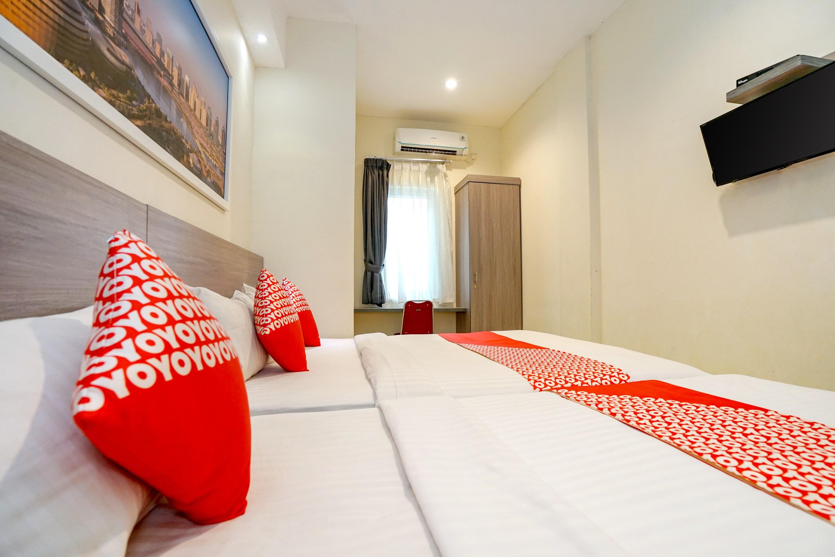 Oyo 251 The Maximus Inn Hotel Palembang Buitenkant foto