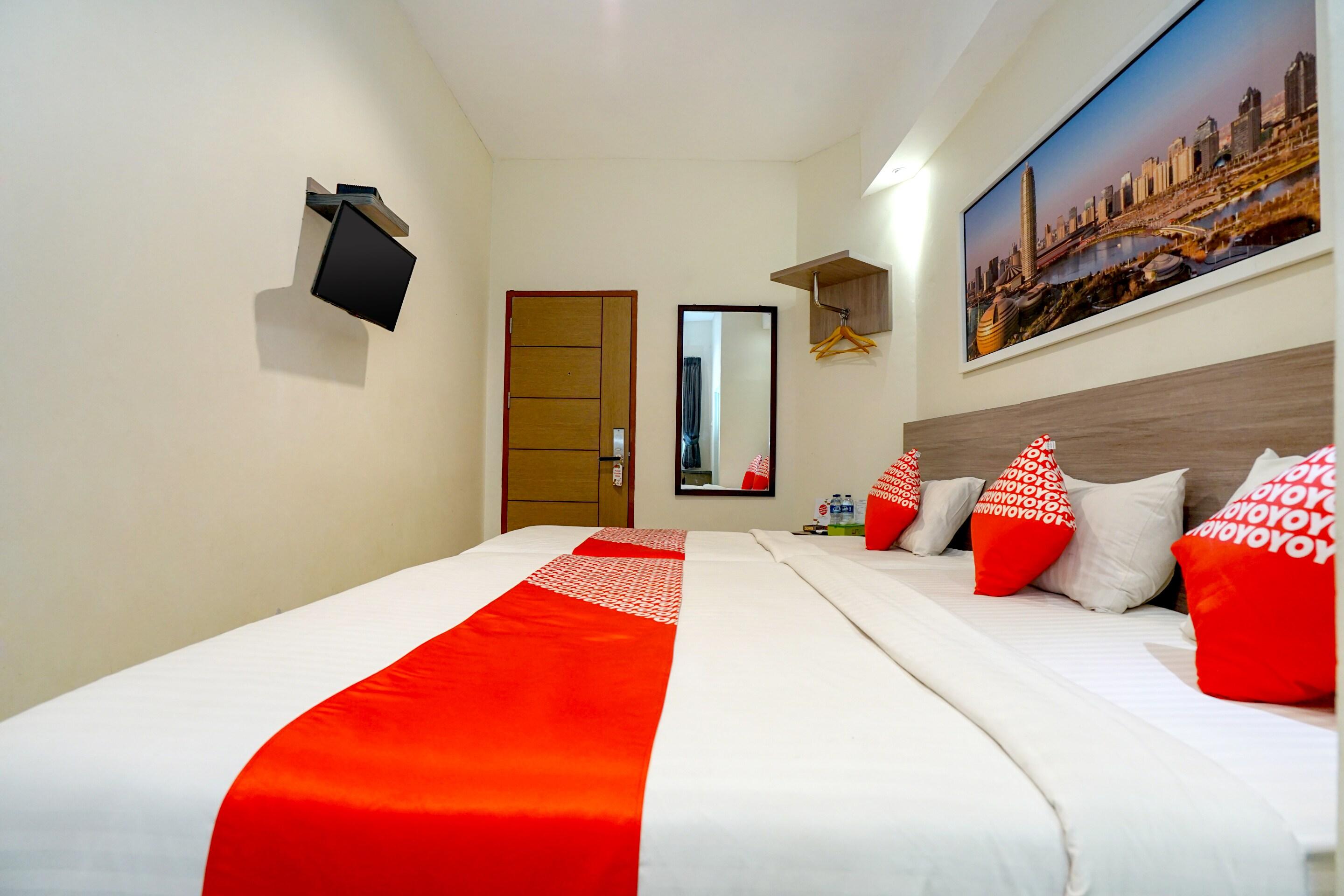 Oyo 251 The Maximus Inn Hotel Palembang Buitenkant foto