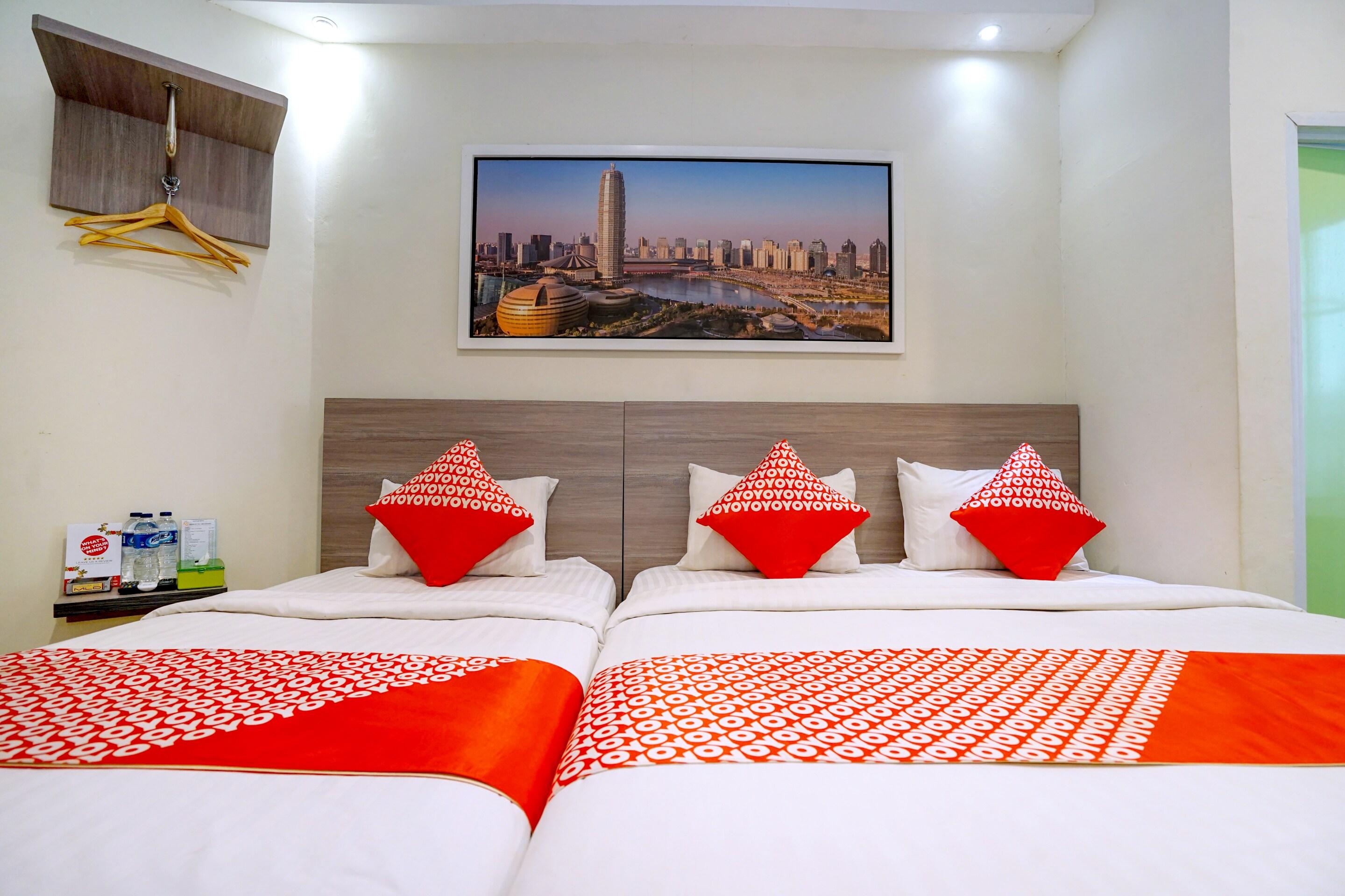 Oyo 251 The Maximus Inn Hotel Palembang Buitenkant foto