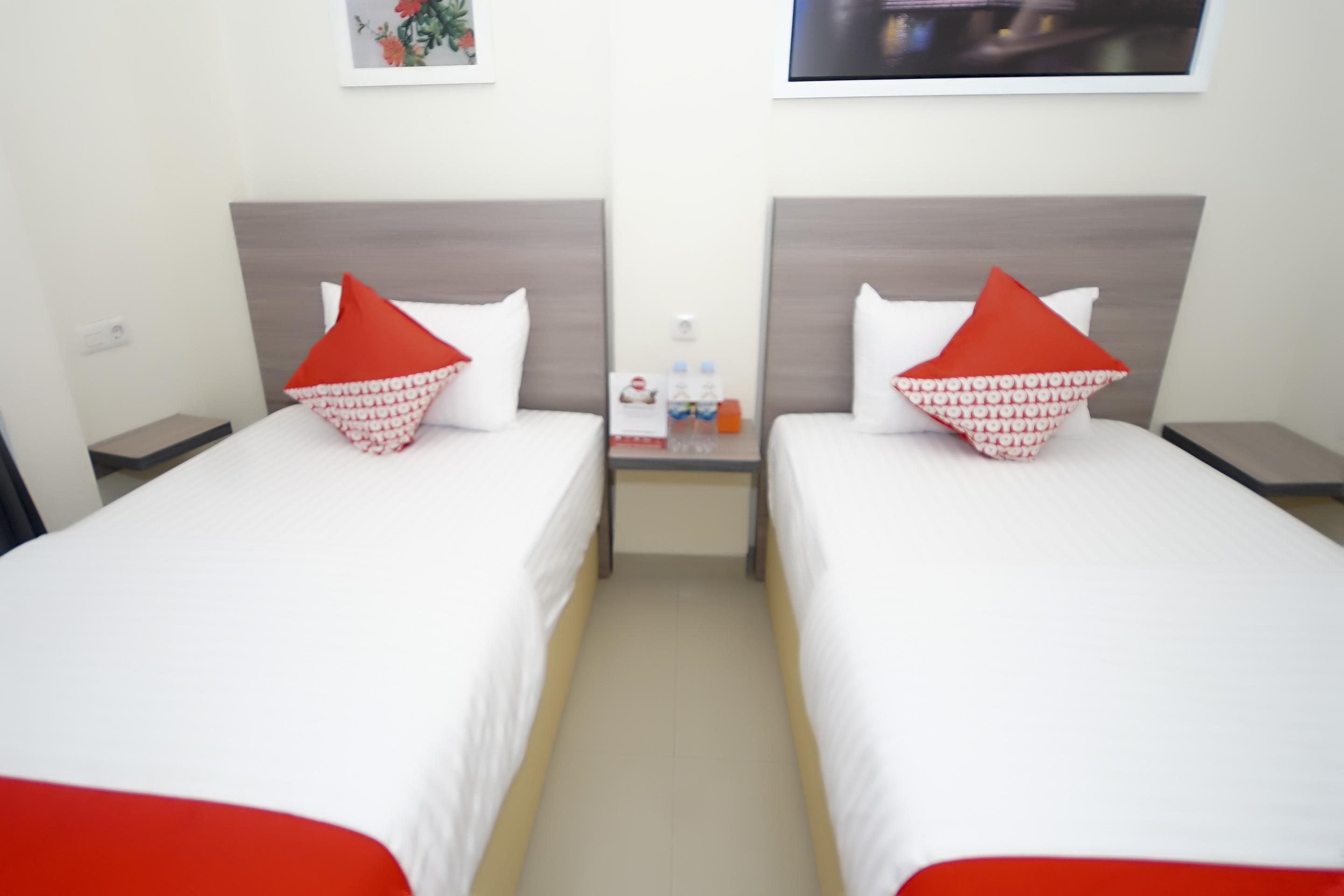 Oyo 251 The Maximus Inn Hotel Palembang Buitenkant foto