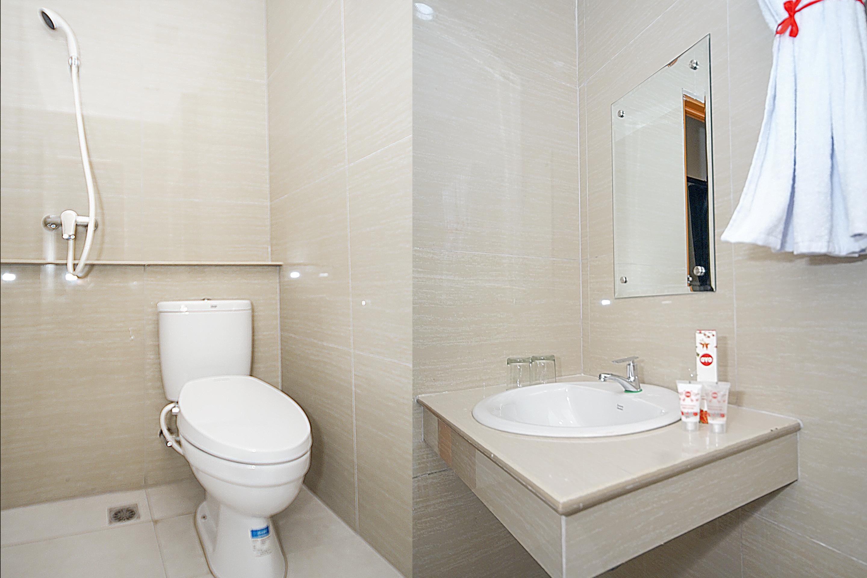 Oyo 251 The Maximus Inn Hotel Palembang Buitenkant foto