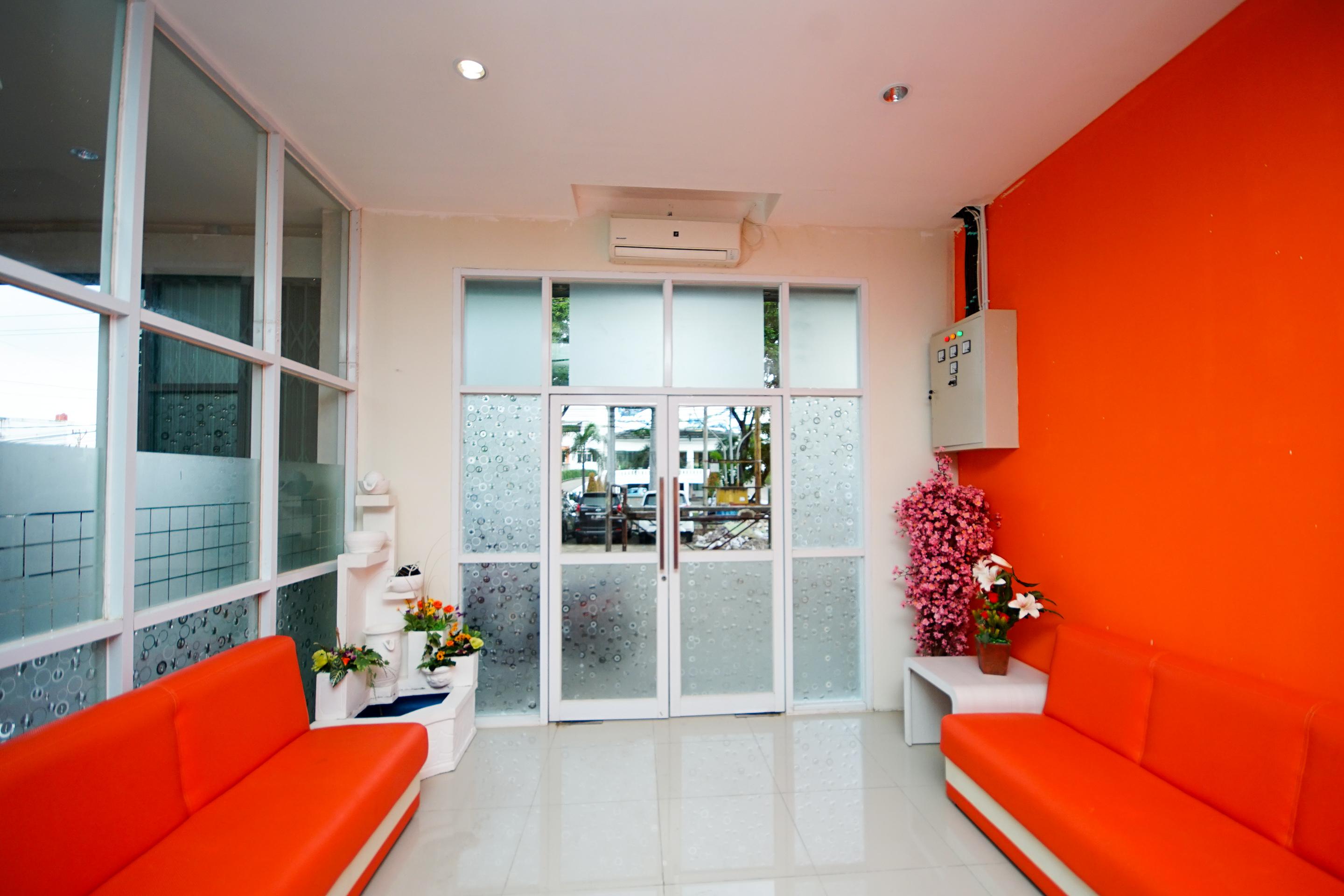 Oyo 251 The Maximus Inn Hotel Palembang Buitenkant foto