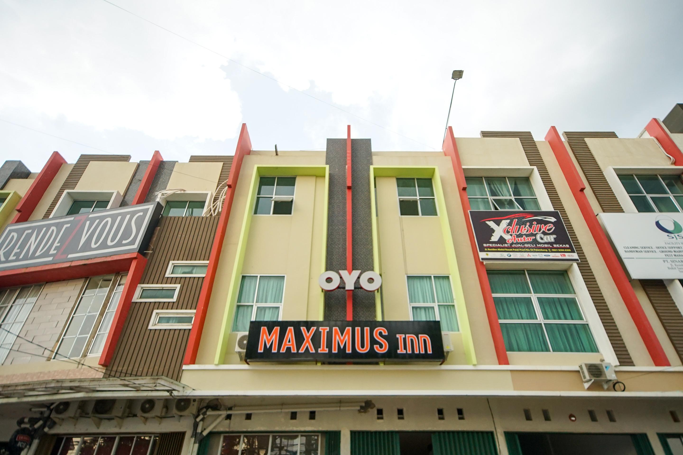 Oyo 251 The Maximus Inn Hotel Palembang Buitenkant foto