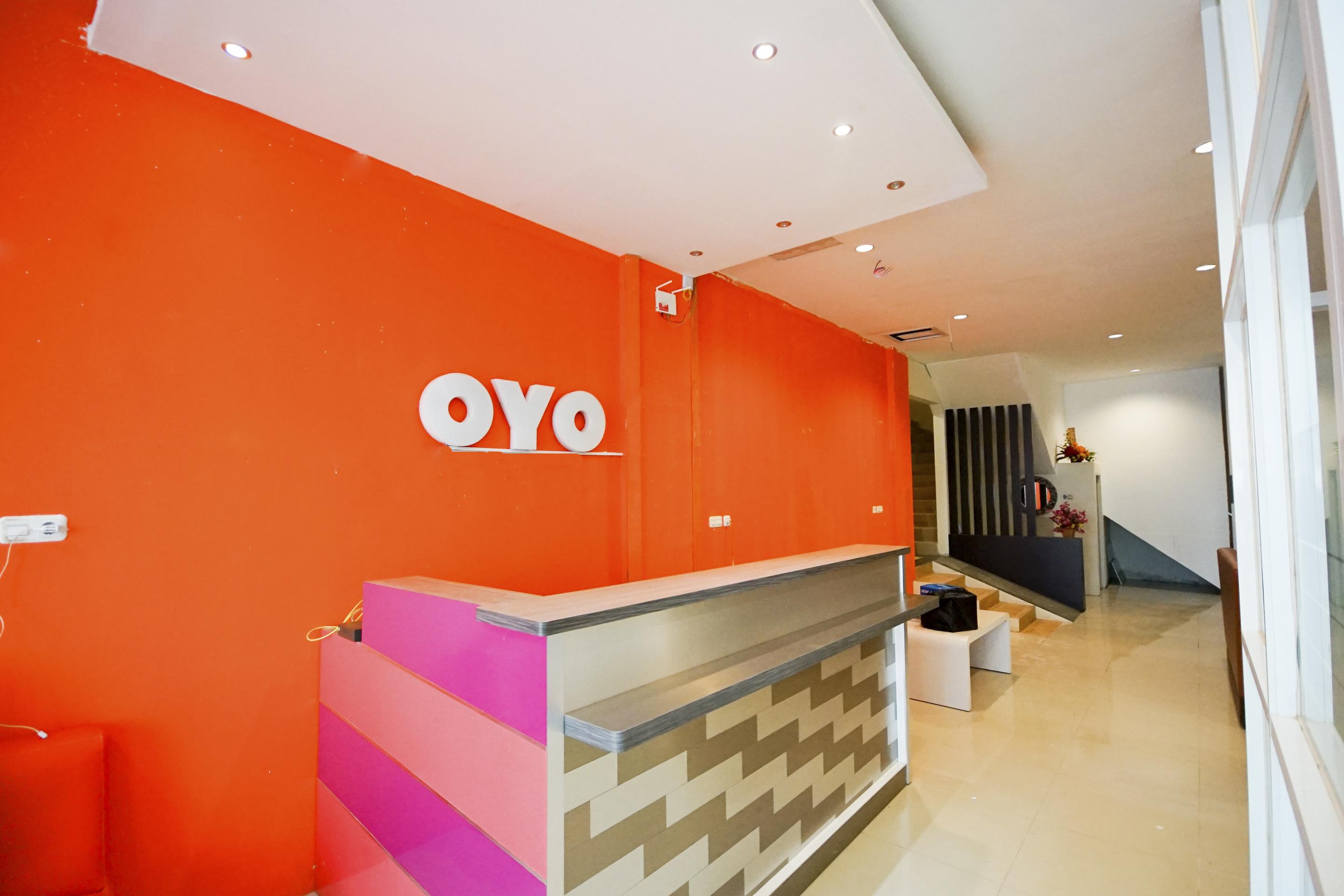 Oyo 251 The Maximus Inn Hotel Palembang Buitenkant foto