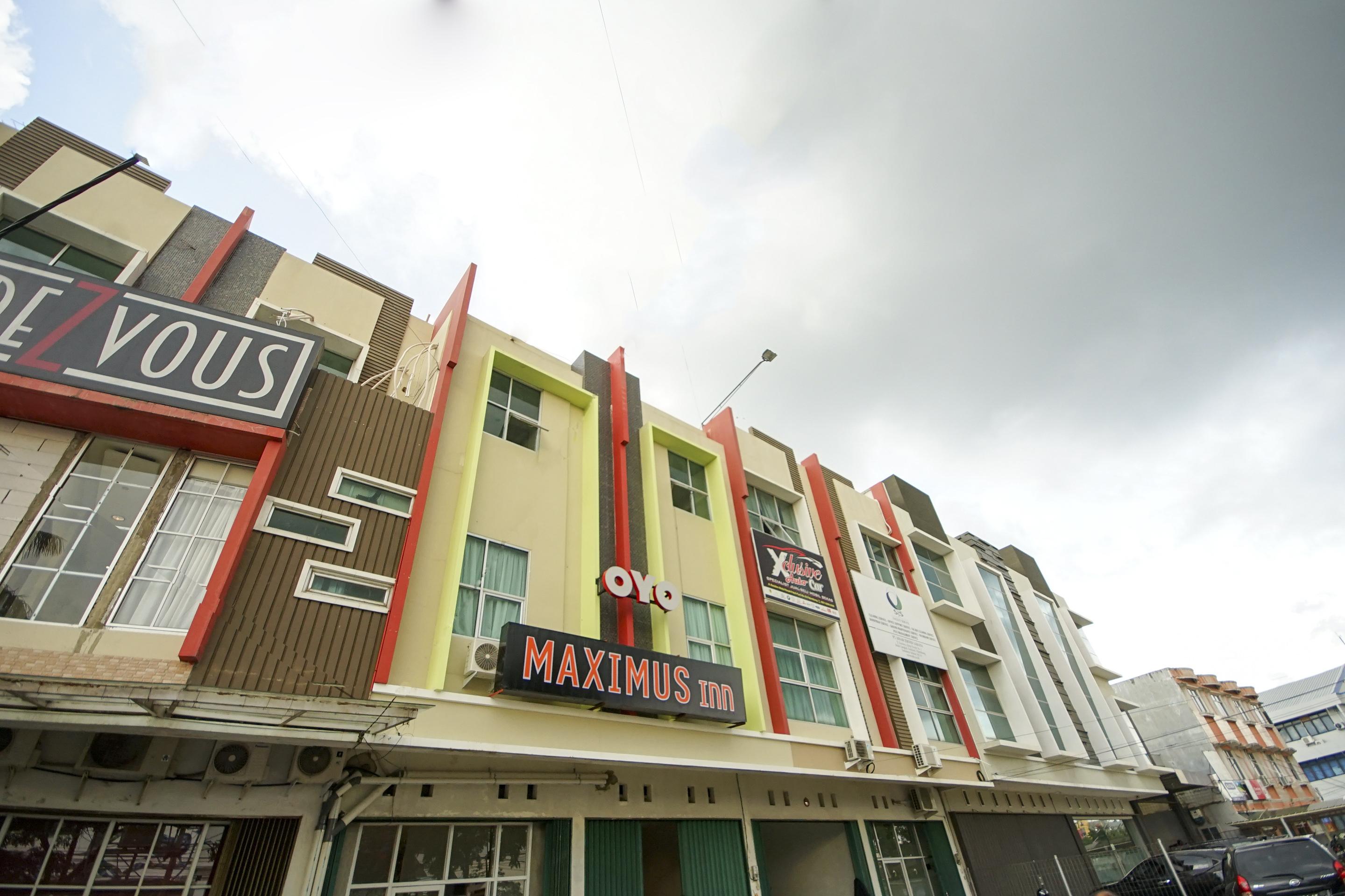 Oyo 251 The Maximus Inn Hotel Palembang Buitenkant foto