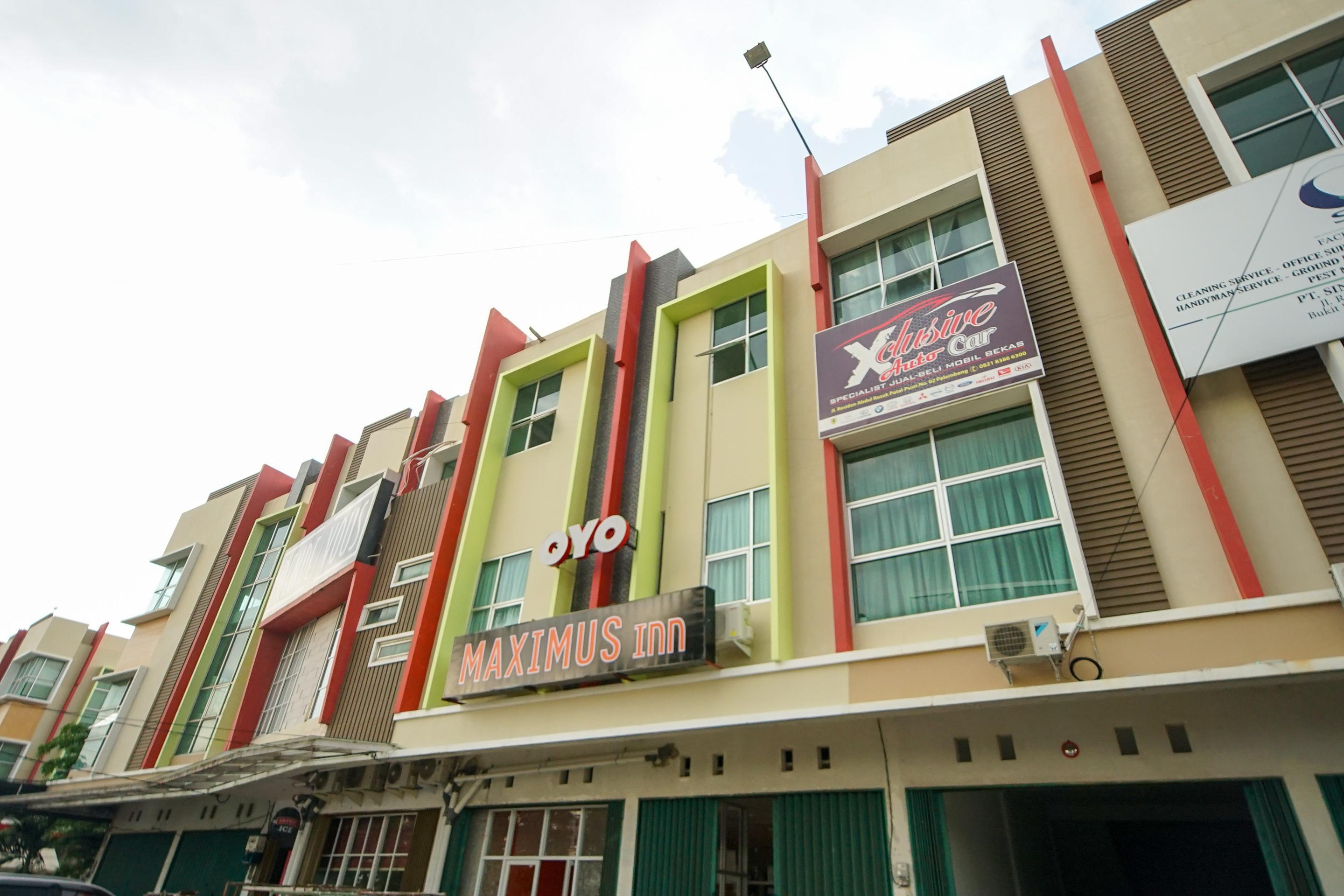Oyo 251 The Maximus Inn Hotel Palembang Buitenkant foto