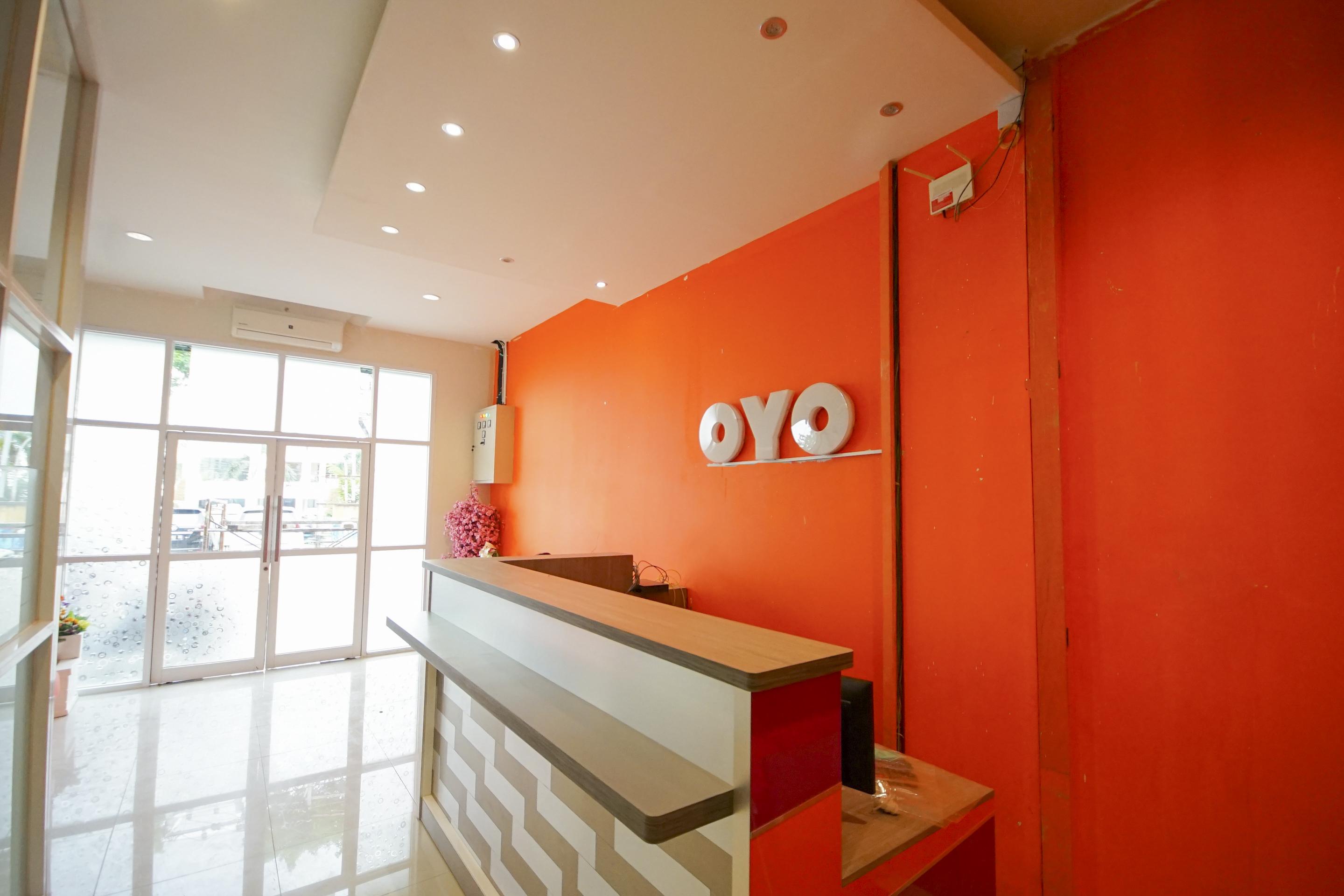 Oyo 251 The Maximus Inn Hotel Palembang Buitenkant foto