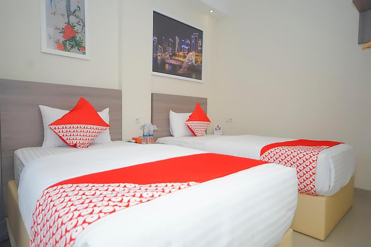 Oyo 251 The Maximus Inn Hotel Palembang Buitenkant foto