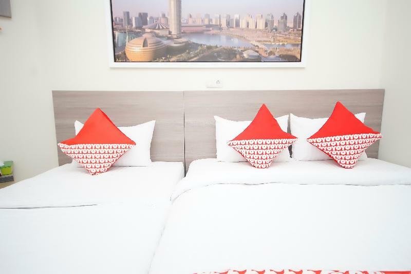 Oyo 251 The Maximus Inn Hotel Palembang Buitenkant foto